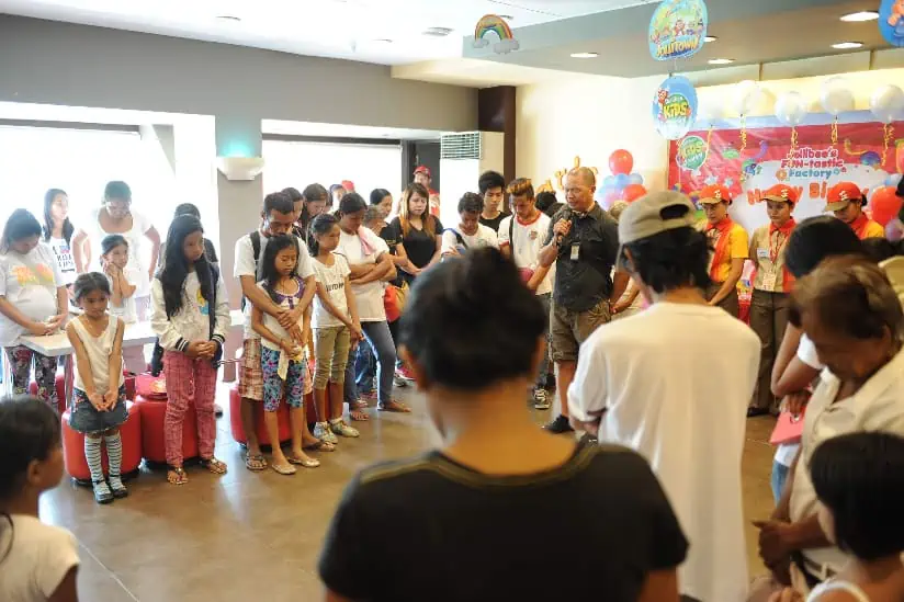 Kids praying.