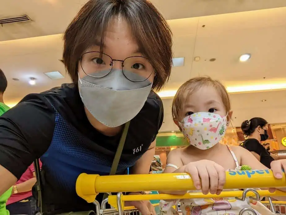 Dad and daughter go grocery shopping.