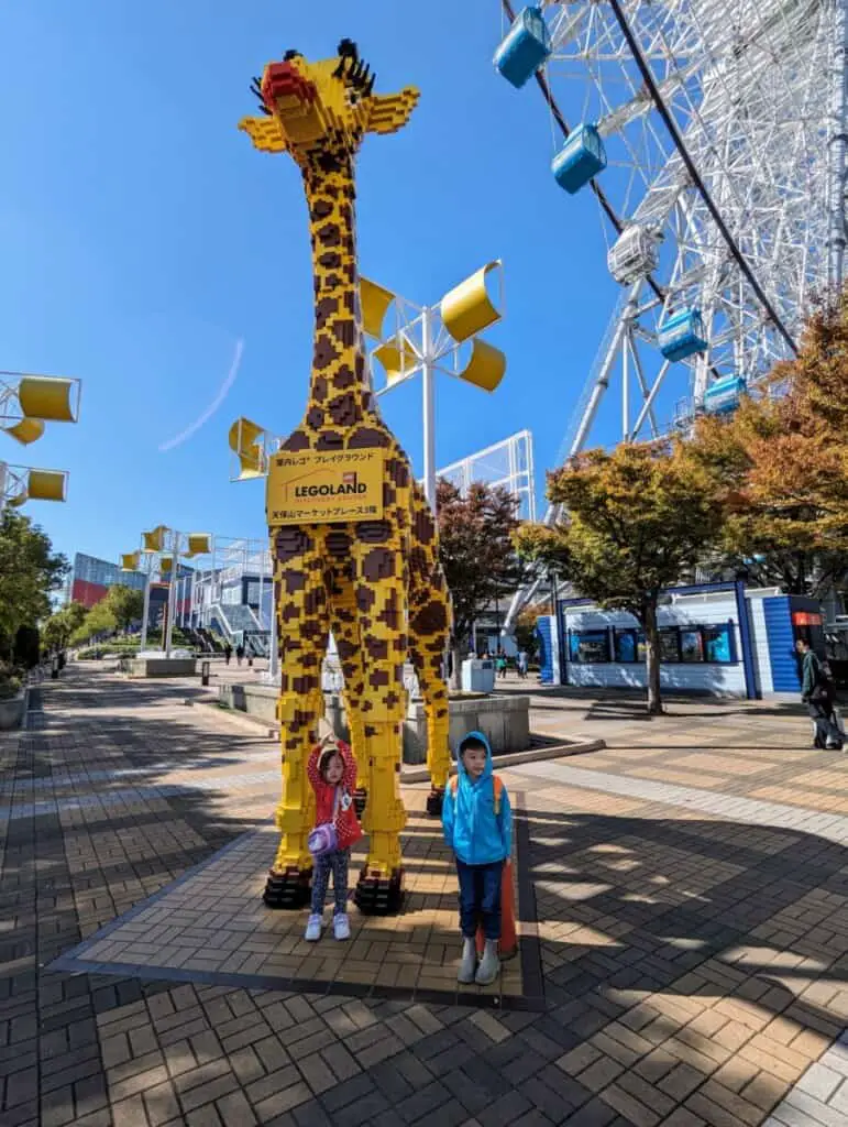 Osaka with kids - Come see the amazing Legoland giraffe at Tempozan Harbor Village! 